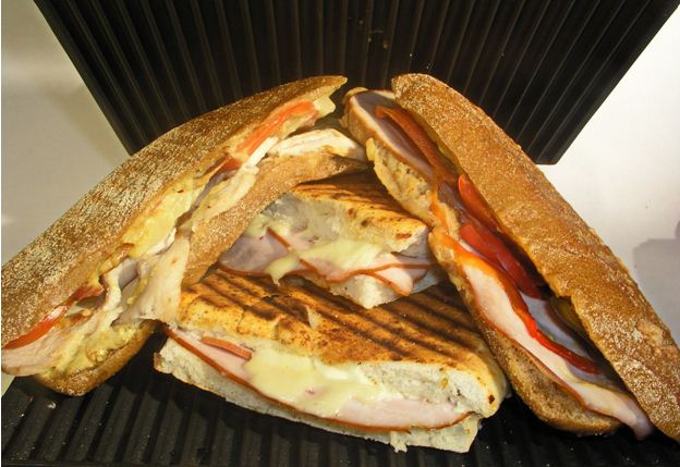 Sandwiches with egg and cheese